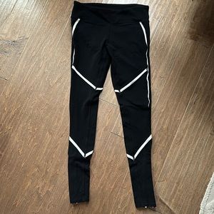 ALO Yoga "Continuity" Womens Leggings High Waist Black White Colorway Medium